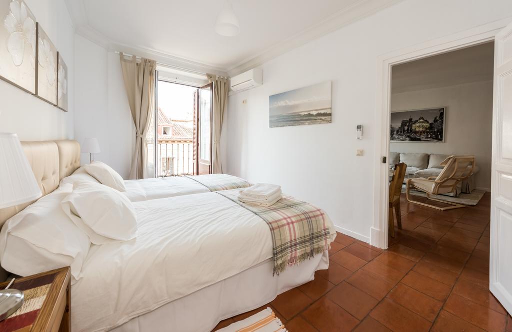 Apartamentos Madrid Centro W Exterior photo