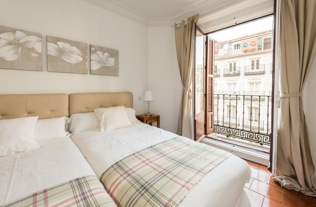 Apartamentos Madrid Centro W Exterior photo